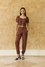 Cargar imagen en el visor de la galería, Pantalón Artemisa Marrón Segunda