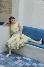 Cargar imagen en el visor de la galería, Falda Astro Amarillo