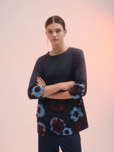 Cargar imagen en el visor de la galería, Remera Batflower