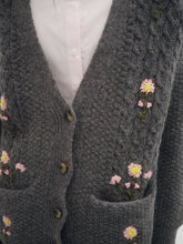 Cargar imagen en el visor de la galería, Cardigan Llama